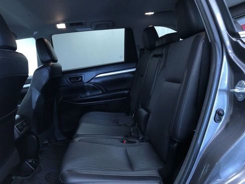 Used 2017 Toyota Highlander Plus AWD/4WD image 21