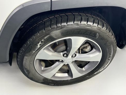 Used 2022 Jeep Cherokee Limited w/ Mopar Interior Package image 28