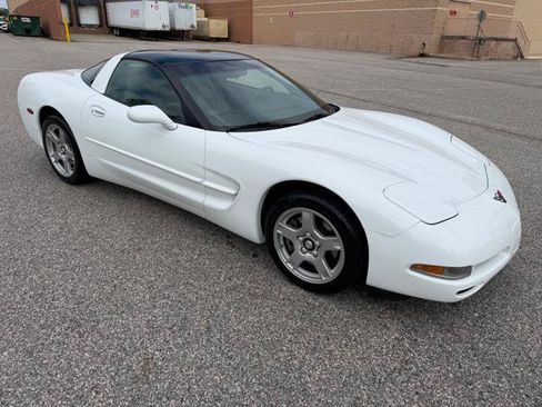 Used 1998 Chevrolet Corvette Coupe RWD image 34