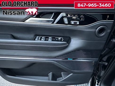 Used 2023 Jeep Grand Wagoneer Series II AWD/4WD image 9
