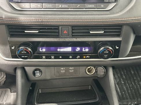 Used 2025 Nissan Rogue SV AWD/4WD image 13