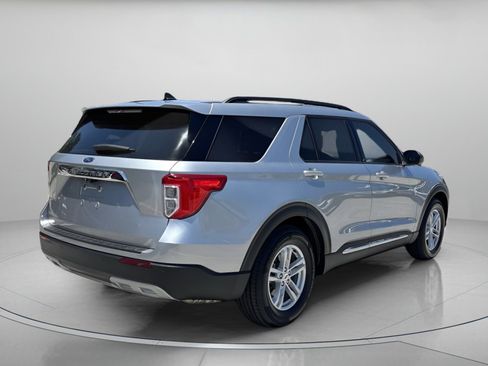 Used 2023 Ford Explorer XLT w/ Equipment Group 202A RWD image 3