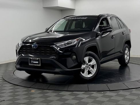 Used 2021 Toyota RAV4 XLE w/ Carpet Mat Package (TMS) AWD/4WD image 3