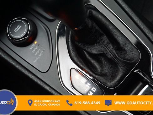 Used 2019 Jeep Cherokee Limited AWD/4WD image 24