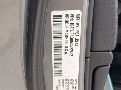 Used 2021 Jeep Grand Cherokee Laredo X AWD/4WD image 27