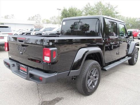 New 2026 Jeep Gladiator Sport image 7