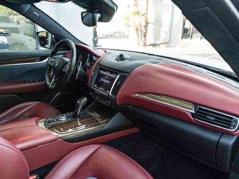 Used 2019 Maserati Levante GranLusso AWD/4WD image 37