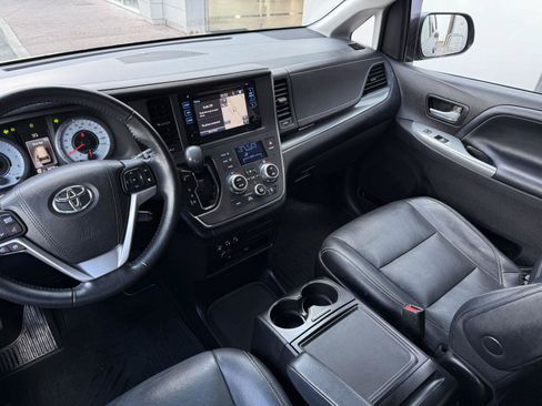 Used 2015 Toyota Sienna SE Premium FWD image 18
