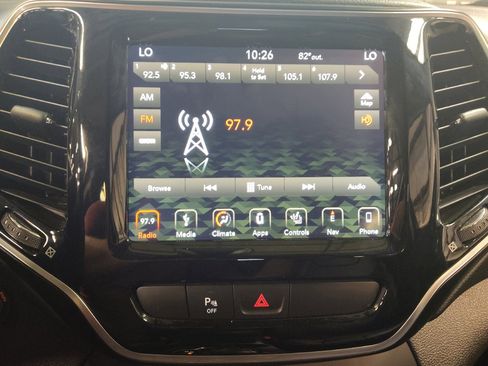 Used 2019 Jeep Cherokee Limited AWD/4WD image 25