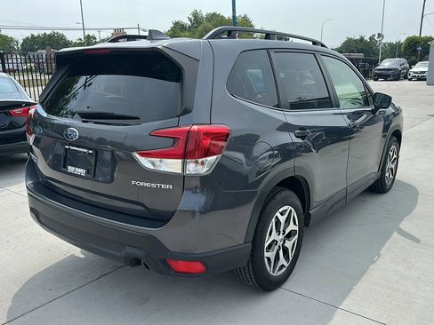 Used 2022 Subaru Forester Premium AWD/4WD image 5