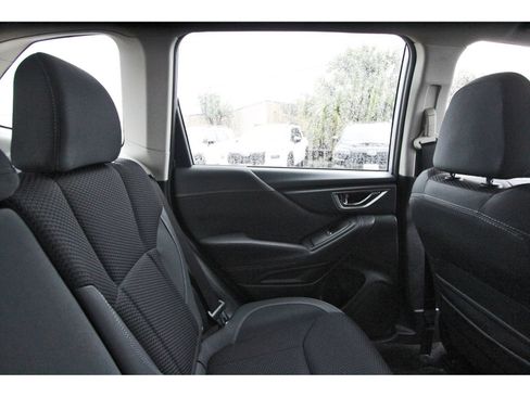 Used 2020 Subaru Forester Premium AWD/4WD image 12