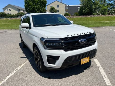 Certified 2023 Ford Expedition Limited AWD/4WD image 2