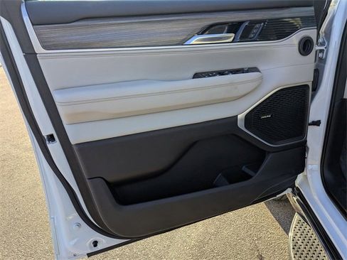 Used 2024 Jeep Wagoneer L Series II w/ Flexible Seating Group image 10