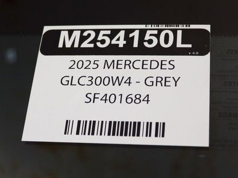 Used 2025 Mercedes-Benz GLC 300 4MATIC image 34