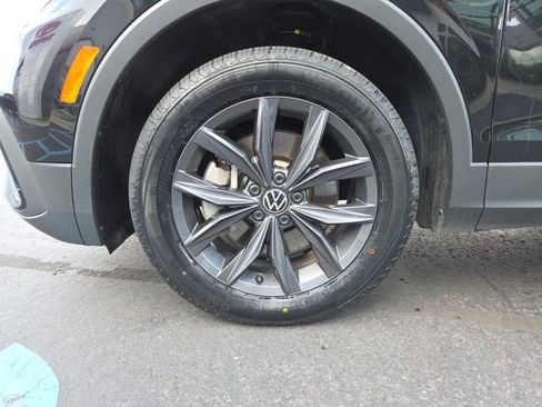 Certified 2022 Volkswagen Tiguan SE w/ Panoramic Sunroof Package image 25