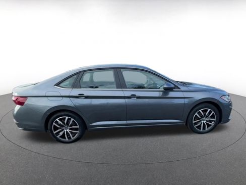Used 2025 Volkswagen Jetta SE image 16
