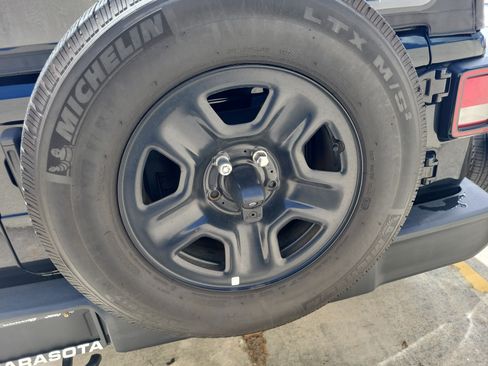 Used 2023 Jeep Wrangler Sport AWD/4WD image 9