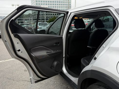 Used 2020 Nissan Kicks SV FWD image 22