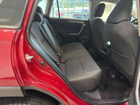 Used 2019 Toyota RAV4 LE image 18