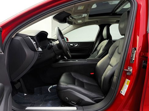 Used 2019 Volvo S60 T5 Momentum image 16
