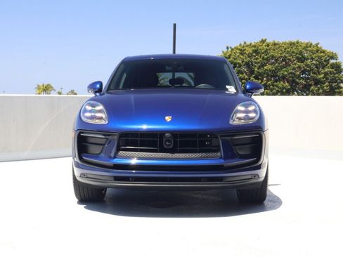 Certified 2025 Porsche Macan AWD/4WD image 5