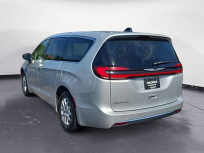 Used 2024 Chrysler Pacifica Touring-L