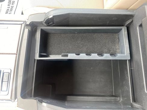 Used 2024 Ford Expedition Limited image 17