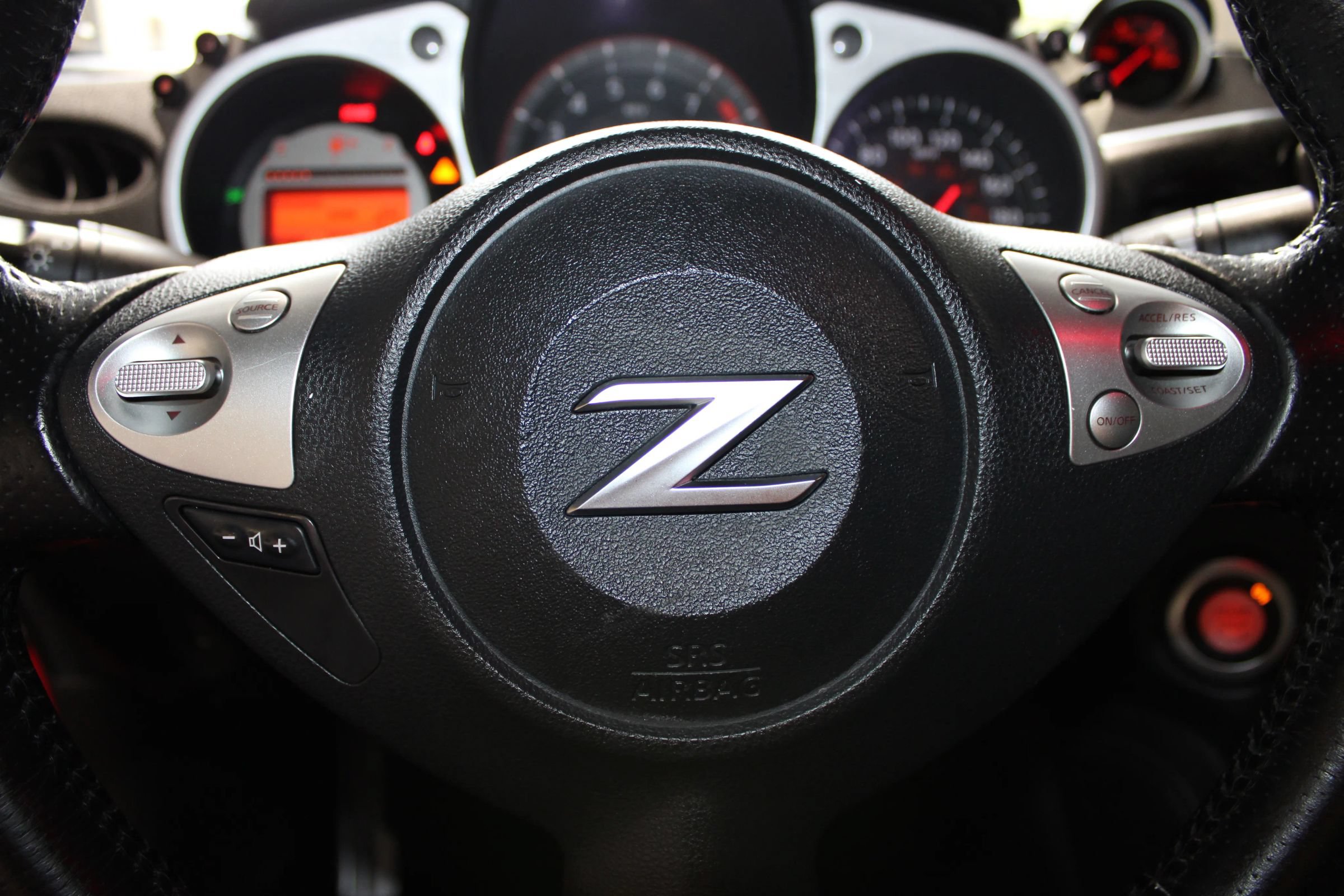 Used 2012 Nissan 370Z Coupe RWD image 19