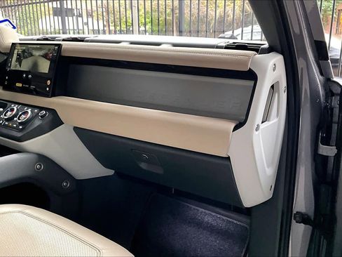 Used 2022 Land Rover Defender 110 SE image 19