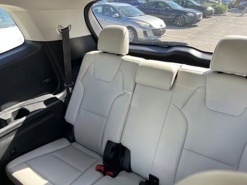 Used 2024 Kia Telluride S w/ S Sunroof Package image 8