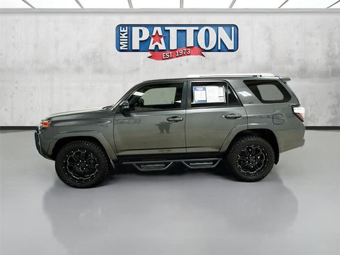 Used 2018 Toyota 4Runner SR5 Premium image 4