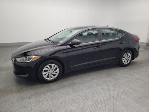Used 2017 Hyundai Elantra SE image 2