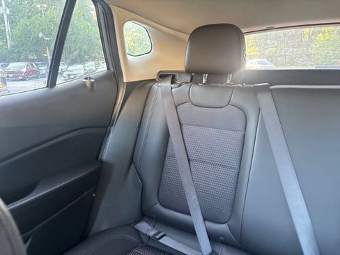 Used 2025 Chevrolet Trax LT FWD image 34