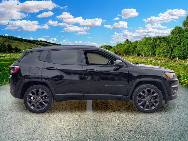 Certified 2021 Jeep Compass Latitude w/ Sun and Sound Group AWD/4WD image 7