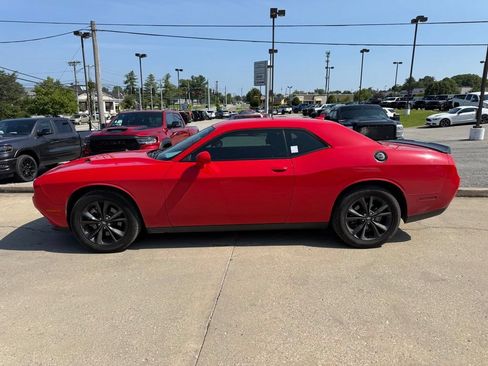 Used 2021 Dodge Challenger SXT w/ Driver Convenience Group AWD/4WD image 9