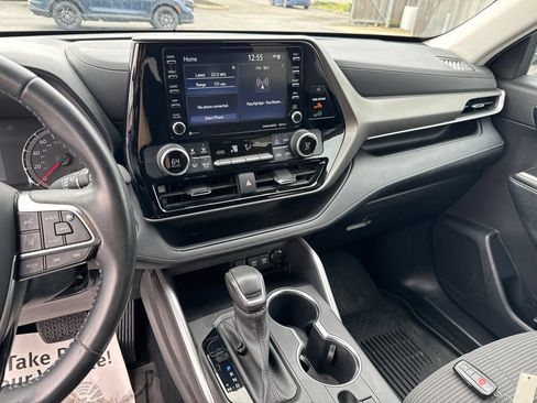 Used 2021 Toyota Highlander LE AWD/4WD image 19