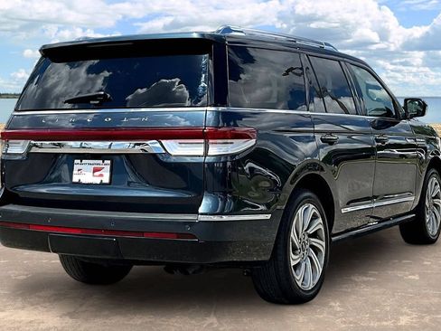 Used 2022 Lincoln Navigator Reserve AWD/4WD image 4