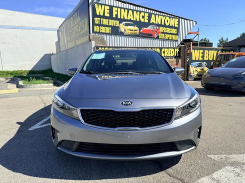 Used 2017 Kia Forte S image 2