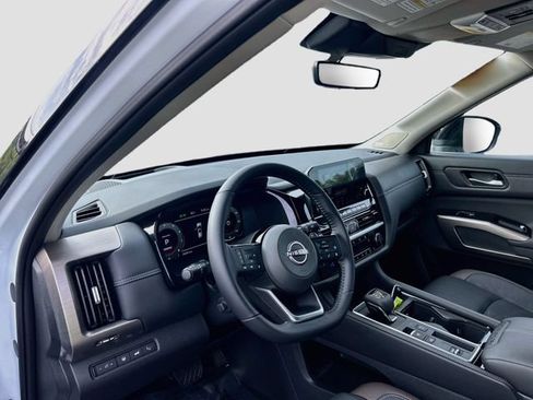 Certified 2025 Nissan Pathfinder Platinum w/ Cargo Package FWD image 6