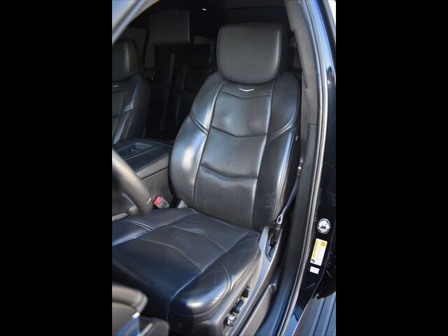 Used 2017 Cadillac Escalade Platinum AWD/4WD image 16