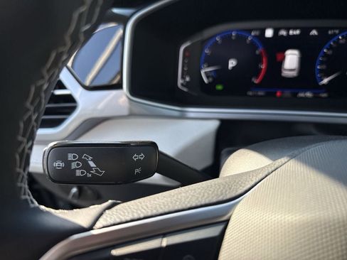 New 2025 Volkswagen Taos SEL image 21