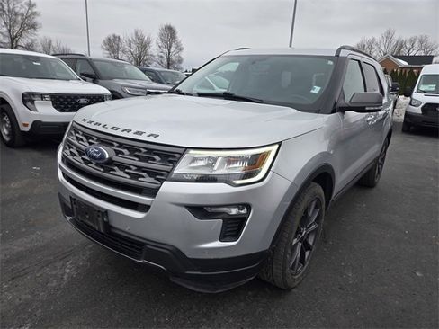 Used 2018 Ford Explorer XLT w/ Equipment Group 202A image 3
