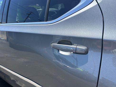 Used 2021 Chevrolet Traverse LT image 32