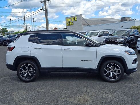 Used 2025 Jeep Compass Limited AWD/4WD image 8