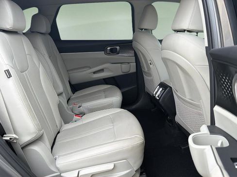Used 2025 Kia Sorento EX image 22