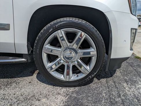 Used 2020 Cadillac Escalade ESV Premium Luxury image 11