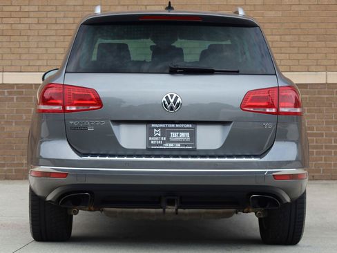Used 2017 Volkswagen Touareg Sport AWD/4WD image 8