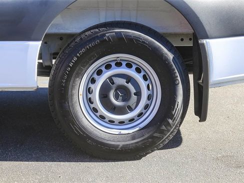 Used 2025 Mercedes-Benz Sprinter 2500 image 12