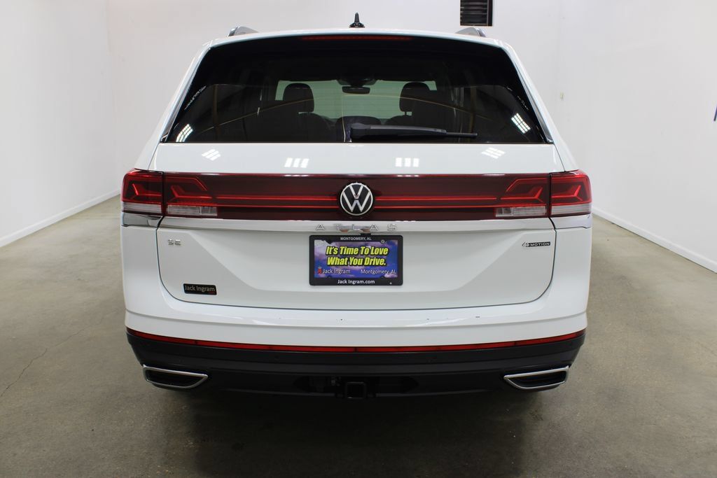 Used 2025 Volkswagen Atlas SE AWD/4WD image 4