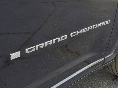 Used 2023 Jeep Grand Cherokee Overland AWD/4WD image 6
